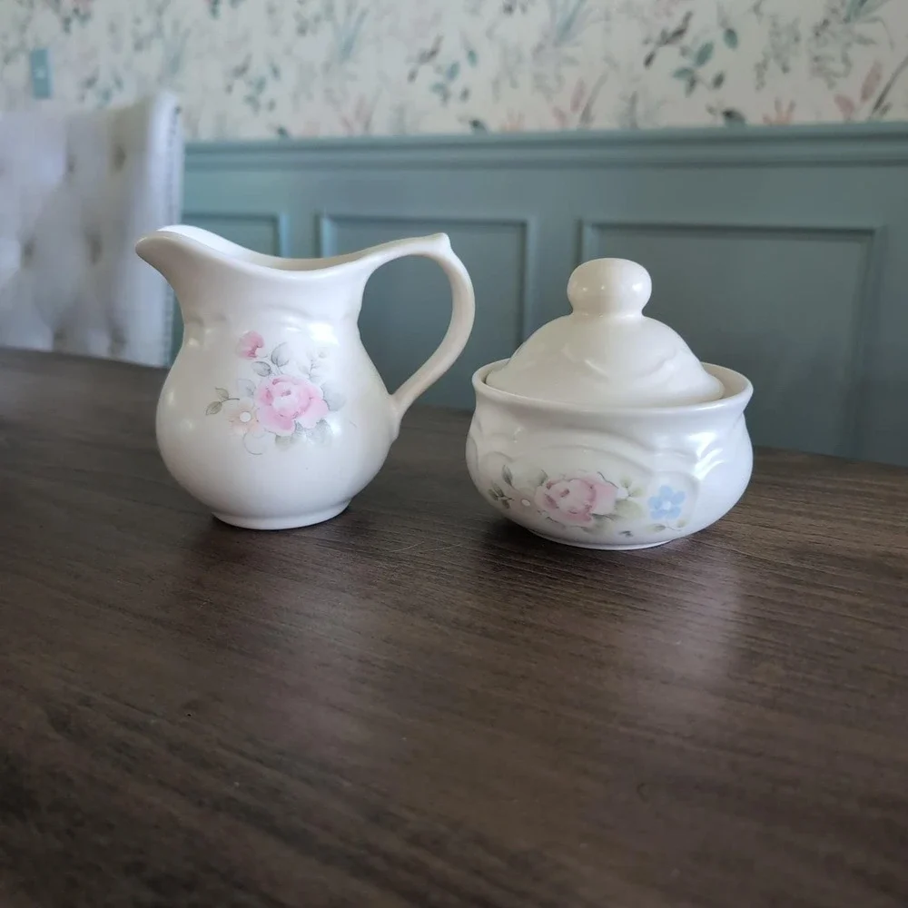 Vintage Pfaltzgraff Tea Rose Creamer & Sugar Bowl w Lid Pink Floral USA Stonewar
